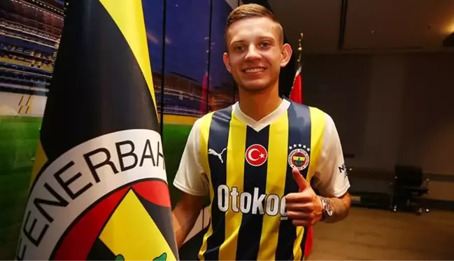 Son Dakika: Fenerbahçe, Sebastian Szymanski ile 4 yıllık sözleşme imzaladı