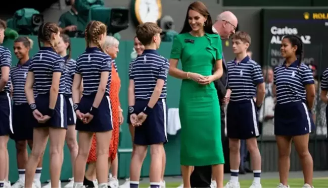 Wimbledon finaline ilginç anlar! Kate Middleton, top toplayıcı çocuğu görmezden geldi