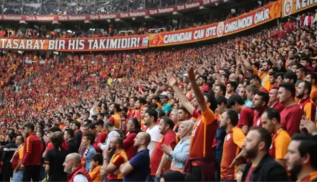 Fonda tüm Türkiye'nin dilindeki o şarkı var! Galatasaray'dan Fenerbahçe'ye bomba gönderme