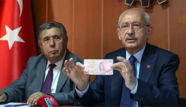 Kılıçdaroğlu'nun emeklileri ziyaretine damga vuran görüntü! Cebinden 200 lira çıkarıp değer hesabı yaptı