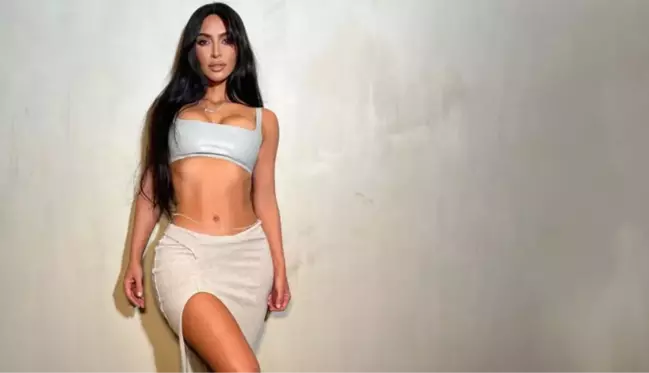 Şekillendirici korse giyen Kim Kardashian paylaşımını anında kaldırdı! Takipçileri yorum yaparken acımadı