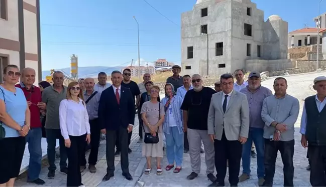 Çorum'da emekliler TOKİ konutlarının 6 yıldır teslim edilmemesini protesto etti