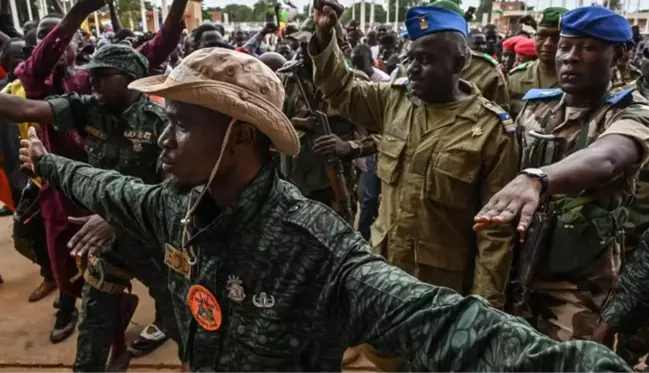 ECOWAS ülkeleri Nijer'e askeri müdahaleyi onayladı