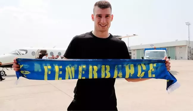 Fenerbahçe'nin yeni kalecisi Dominik Livakovic, İstanbul'da