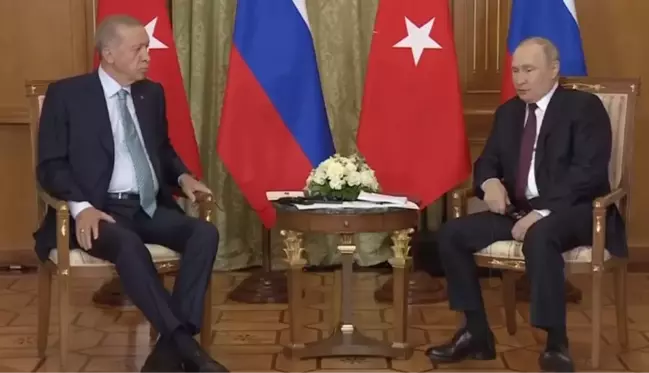 Kremlin'den Erdoğan-Putin zirvesiyle ilgili ilk açıklama: Görüşmelerin ilk kısmı yapıcı geçti, anlaşma imzalanması beklenmiyor