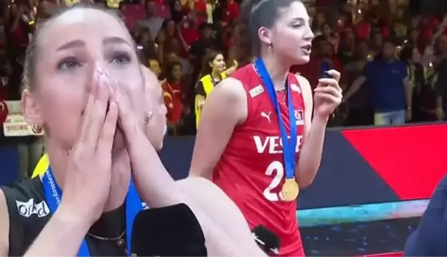 Milli voleybolcu Gizem Örge, Avrupa şampiyonluğu sonrası Türkiye'yi gözyaşlarına boğdu: Buradayım baba!