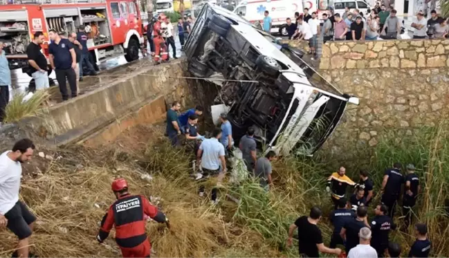 Bodrum'da işçi servis midibüsü dere yatağına düştü: 23 yaralı