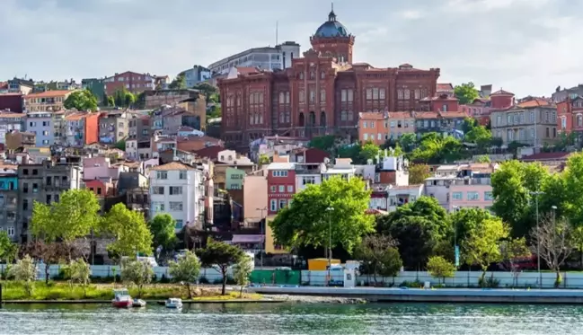 Terk edilmiş binaları zorla ele geçirmeye çalışıyorlardı! Mahkemeden 23 sanığa Balat'a girme yasağı