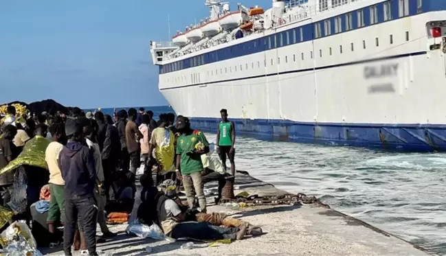 İtalya'nın Lampedusa Adası'na göçmen akını! 