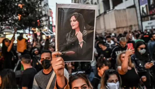 İran'da Mahsa Amini'nin babasına kızının ölüm yıl dönümünde suikast girişimi