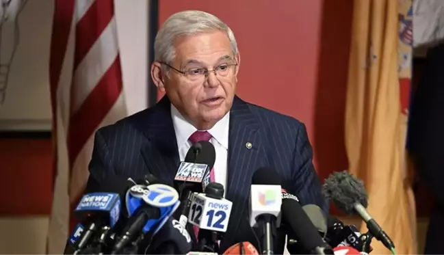 Rüşvet almakla suçlanan ABD'li senatör Bob Menendez, 100 bin dolar kefaletle serbest bırakıldı