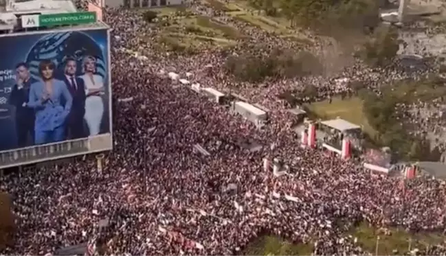 Polonya'da muhalefetin çağrısı karşılık buldu! İktidara karşı 1 milyon kişi sokağa çıktı