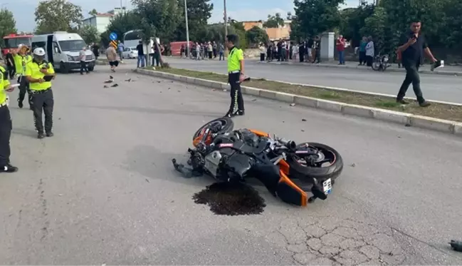 Öğrenci minibüsü ile motosikletin çarpıştığı kazada 2 kişi hayatını kaybetti