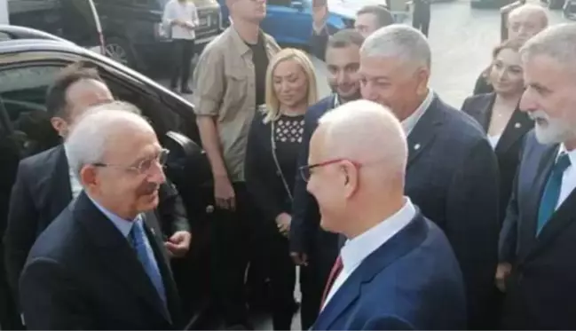 CHP lideri Kılıçdaroğlu, cezaevinden tahliye edilen Merdan Yanardağ'ı ziyaret etti