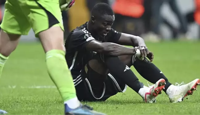 Beşiktaş'ta derbi öncesi sakatlık depremi! Bailly'nin Galatasaray maçında forma giymesi beklenmiyor