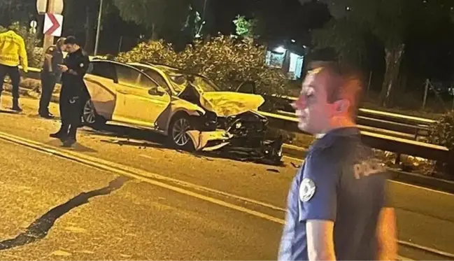 Ters yöne giren motosiklet otomobille çarpıştı: 3 genç hayatını kaybetti