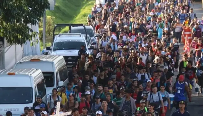 ABD'ye gitmek isteyen binlerce göçmen Meksika'dan yola çıktı