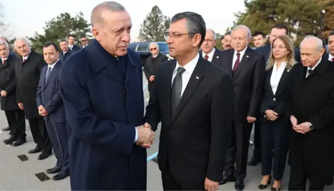 İlk karşılaşma! Cumhurbaşkanı Erdoğan ile CHP lideri Özel Anıtkabir'de tokalaştı