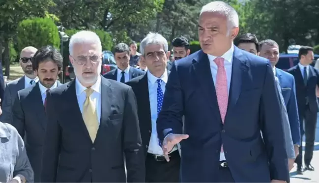 Bakan Ersoy'dan, Tamer Karadağlı'nın Devlet Tiyatroları Genel Müdürü olarak atanmasına ilişkin eleştirilere yanıt