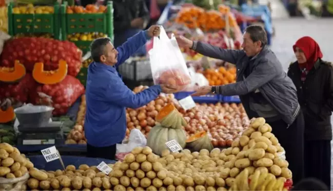 Enflasyon kasımda yüzde 3,28 arttı, yıllık bazda yüzde 61,98 oldu