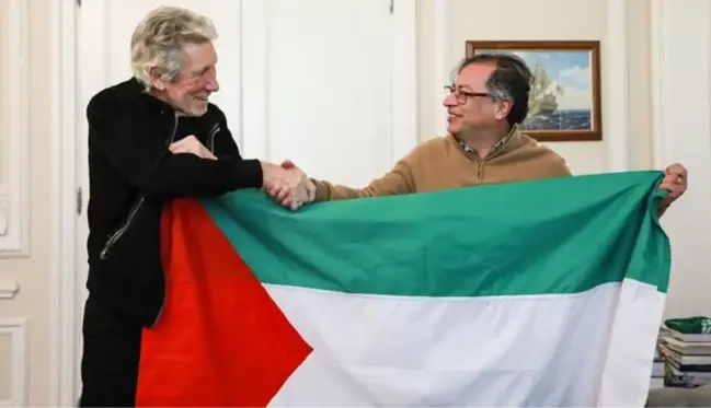 Pink Floyd'un solisti Roger Waters, Kolombiya Devlet Başkanı ile Filistin bayrağı açtı