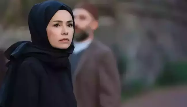 FOX TV binası önünde toplanan Mil-Diyanet Sen üyeleri, Kızıl Goncalar dizisini protesto etti