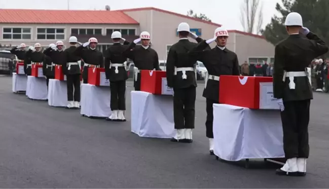 Pençe-Kilit Harekatı bölgesinde şehit olan 6 askerimiz için Şırnak'ta tören yapıldı