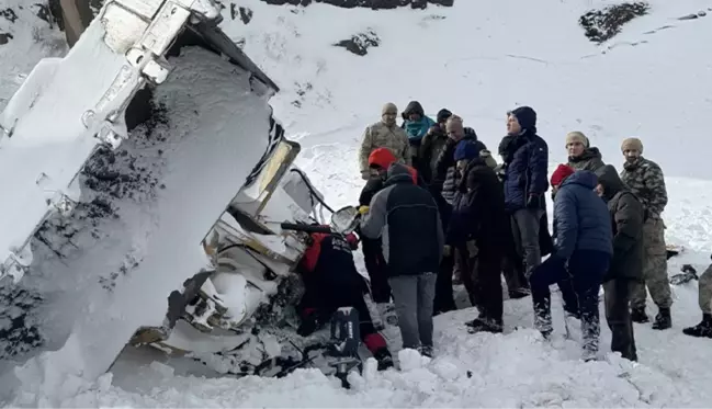 Ağrı'da uçuruma yuvarlanan kepçedeki ölü sayısı 4'e yükseldi