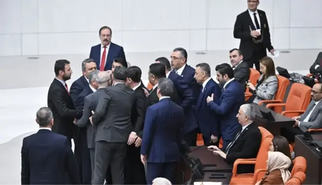 Saadet Partisi Milletvekili Selçuk Özdağ ile AK Partili Fuat Oktay arasında mal varlığı tartışması