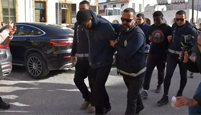 KKTC'de döviz bürosu sahibini öldürmüşlerdi! Kamerunlu katil zanlılarını polise teslim eden 3 Kıbrıs Türkü'nü Rum polisi tutukladı