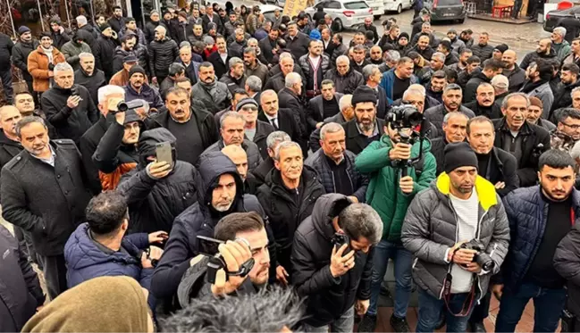 Malatya Selahattin Başkanını bırakmak istemiyor! Halk parti binasında toplandı