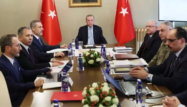 Dolmabahçe'de Cumhurbaşkanı Erdoğan başkanlığında güvenlik zirvesi: Sınırlarımızda 'teröristan' kurulmasına izin vermeyeceğiz