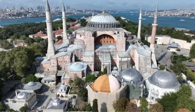 Ayasofya Camii'nde yeni dönem bugün başlıyor! Turistlerden 25 euro alınacak