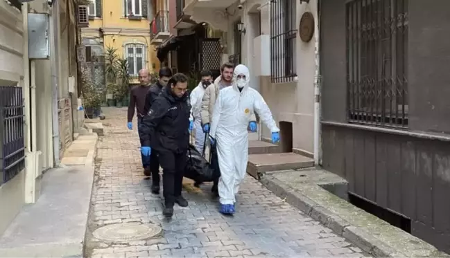 Galata'da şüpheli ölüm! Norveçli turist ölü bulundu, Yunan kadın hastanede