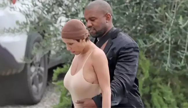 Kanye West'in eşi Bianca Censori mini bikini üstüyle alışverişe çıktı! Görenler dönüp bir daha baktı