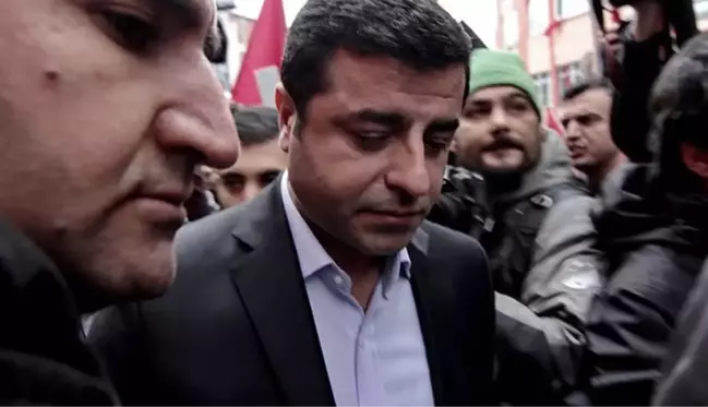 Selahattin Demirtaş annesinin rahatsızlığı nedeniyle Diyarbakır'a götürüldü