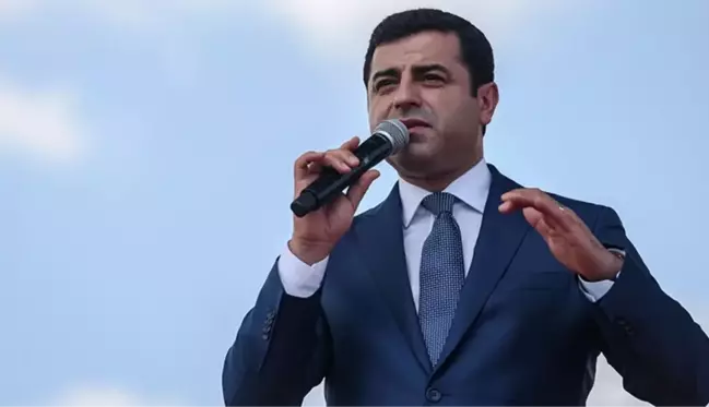 DEM Parti milletvekilleri Mehmet Rüştü Tiryaki ve Saruhan Oluç, Selahattin Demirtaş'ı cezaevinde ziyaret etti