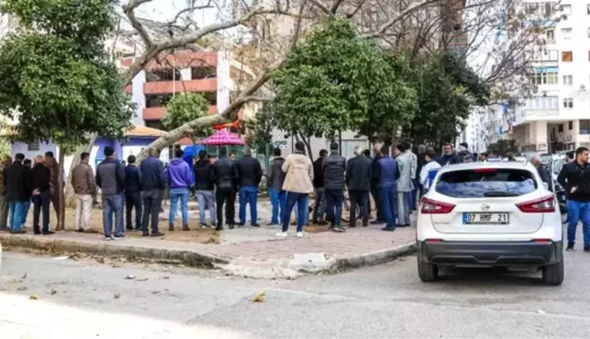 Sokakta yaşayan kişi parkta ölü bulundu, vatandaşların merakı pes dedirtti