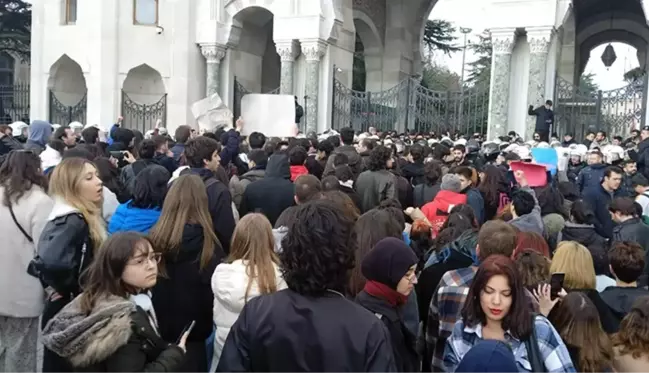 İstanbul Üniversitesi'nde protestolar şiddetlendi, 1 öğrenci yaralandı