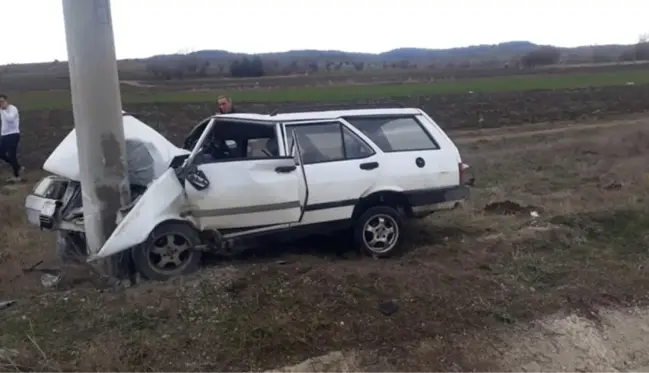 Otomobil beton direğe çarptı: Anneanne ve 4 günlük torunu can verdi