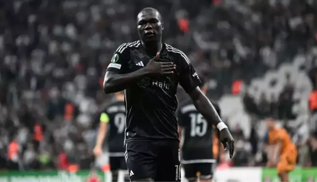 Beşiktaş'ta neler oluyor? Derbide ıslıklanan Aboubakar, yönetime resti çekti