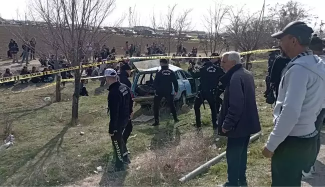 Konya'da otomobil otobüs durağına daldı: 4 ölü, 5 yaralı