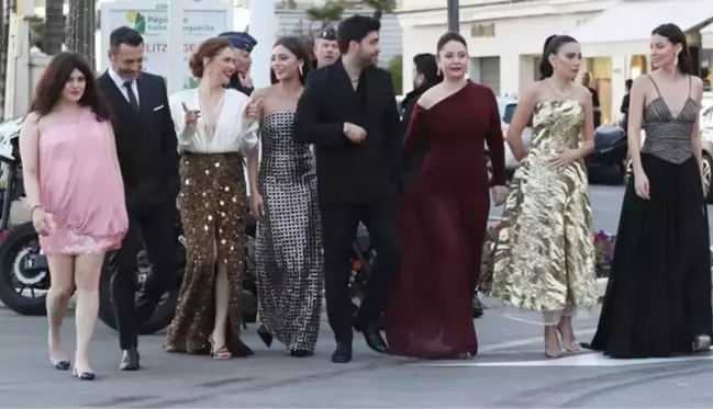 Kızılcık Şerbeti ekibi Cannes'da! Feyza Civelek'in kombini alay konusu oldu