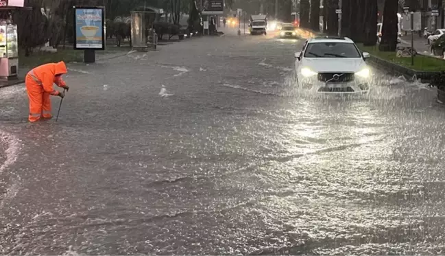 Çanakkale'de beklenen sağanak yağış nedeniyle motosikletlerin trafiğe çıkışı yasaklandı