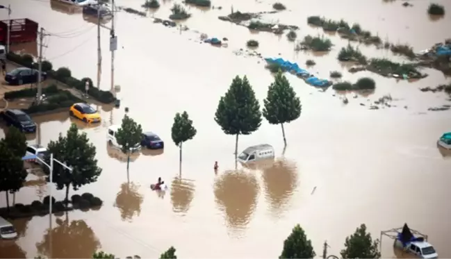 İran'da sel felaketinde 10 kişi hayatını kaybetti