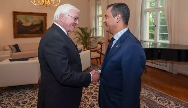 CHP lideri Özel Almanca konuştu, Steinmeier'den övgü gecikmedi