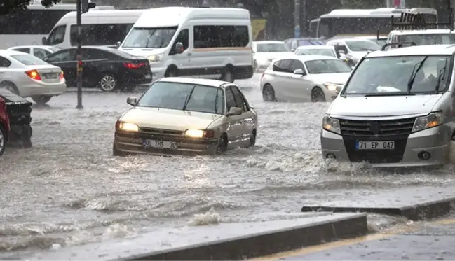 Dolunun vurduğu Ankara için bu kez de gök gürültülü sağanak uyarısı