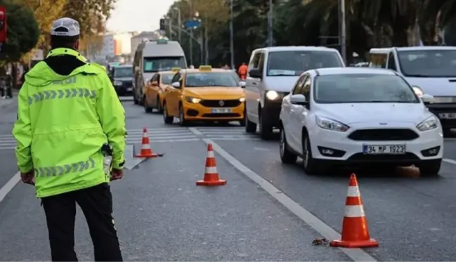 CHP'nin yürüyüş çağrısı sonrası, Taksim'e giden toplu taşıma hatlarına 1 Mayıs'ta kısıtlama