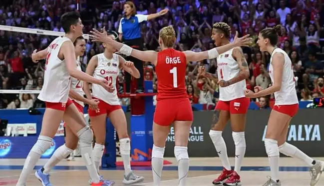 A Milli Kadın Voleybol Takımı, Milletler Ligi'nde Hollanda'yı 3-1 Yendi