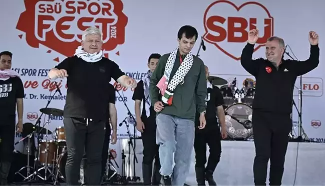 Gençlik ve Spor Bakanı Osman Aşkın Bak, sahnede 